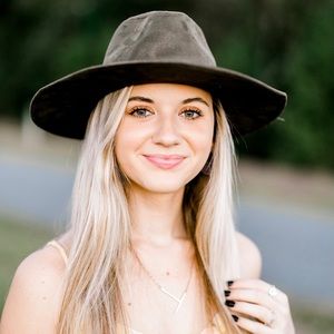 Meet your Posher, Torrie